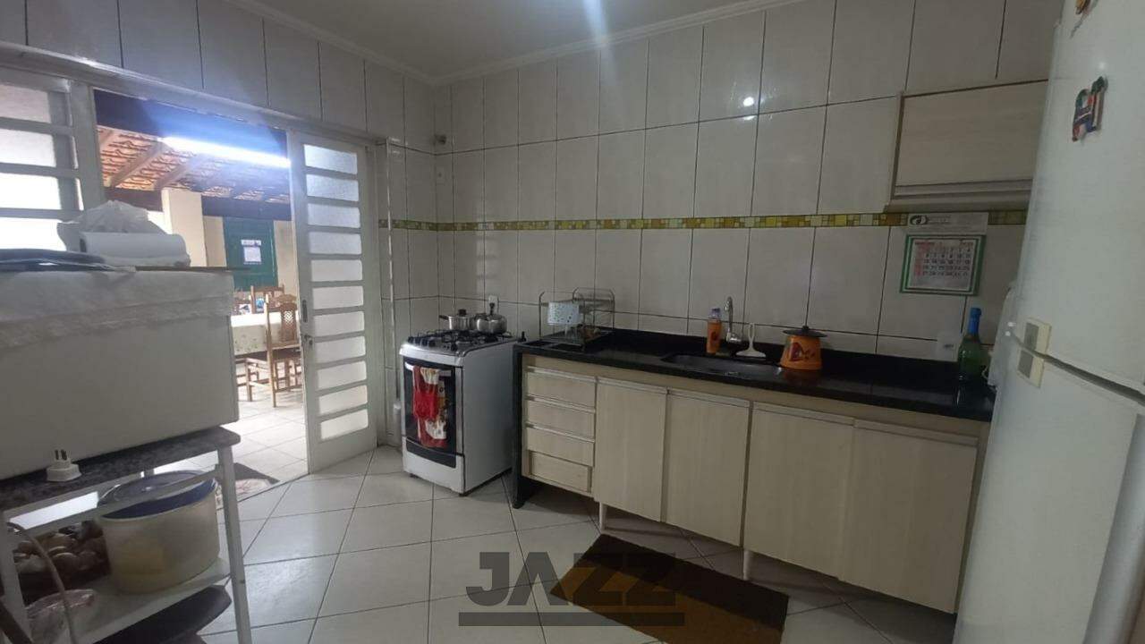 Casa à venda com 3 quartos, 200m² - Foto 16