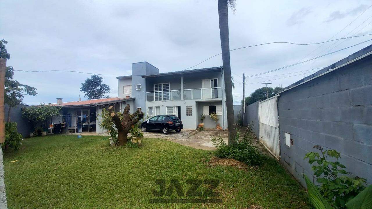 Casa à venda com 3 quartos, 200m² - Foto 1