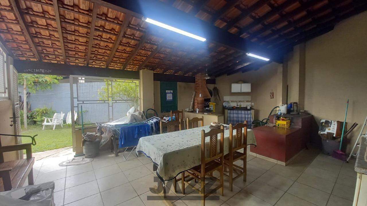 Casa à venda com 3 quartos, 200m² - Foto 18