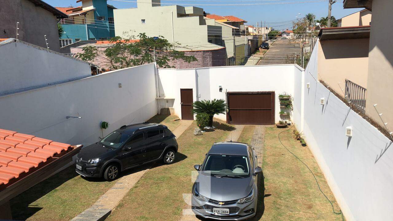 Casa à venda com 3 quartos, 186m² - Foto 2