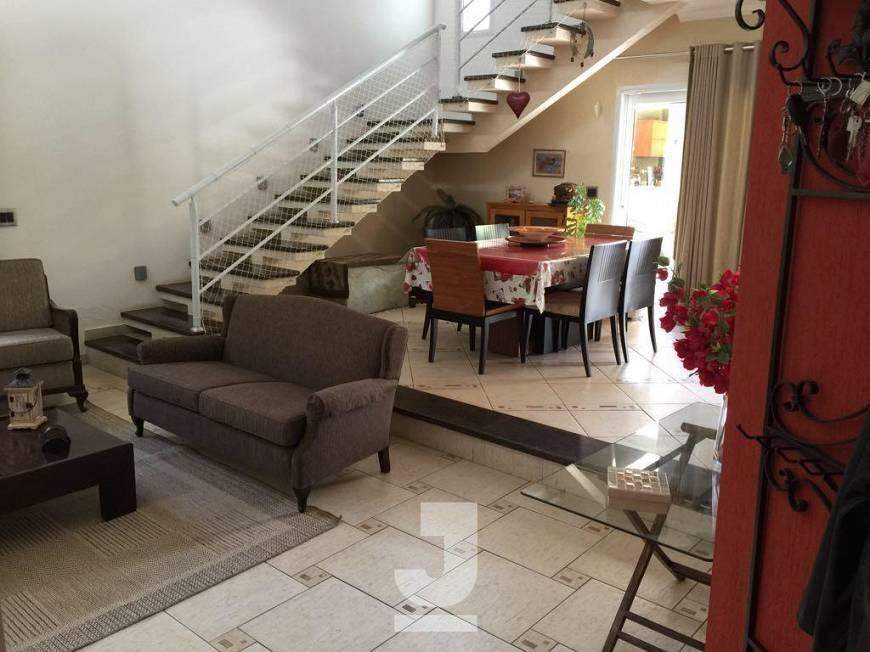 Casa de Condomínio à venda com 3 quartos, 230m² - Foto 3