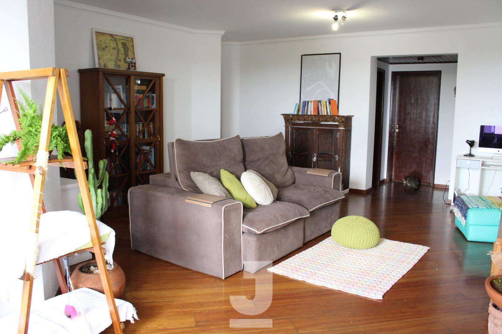 Apartamento à venda com 3 quartos, 130m² - Foto 2