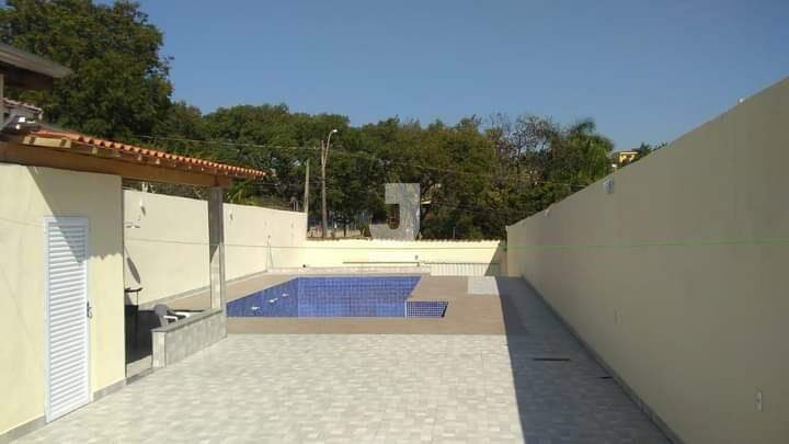 Casa à venda com 2 quartos, 68m² - Foto 1