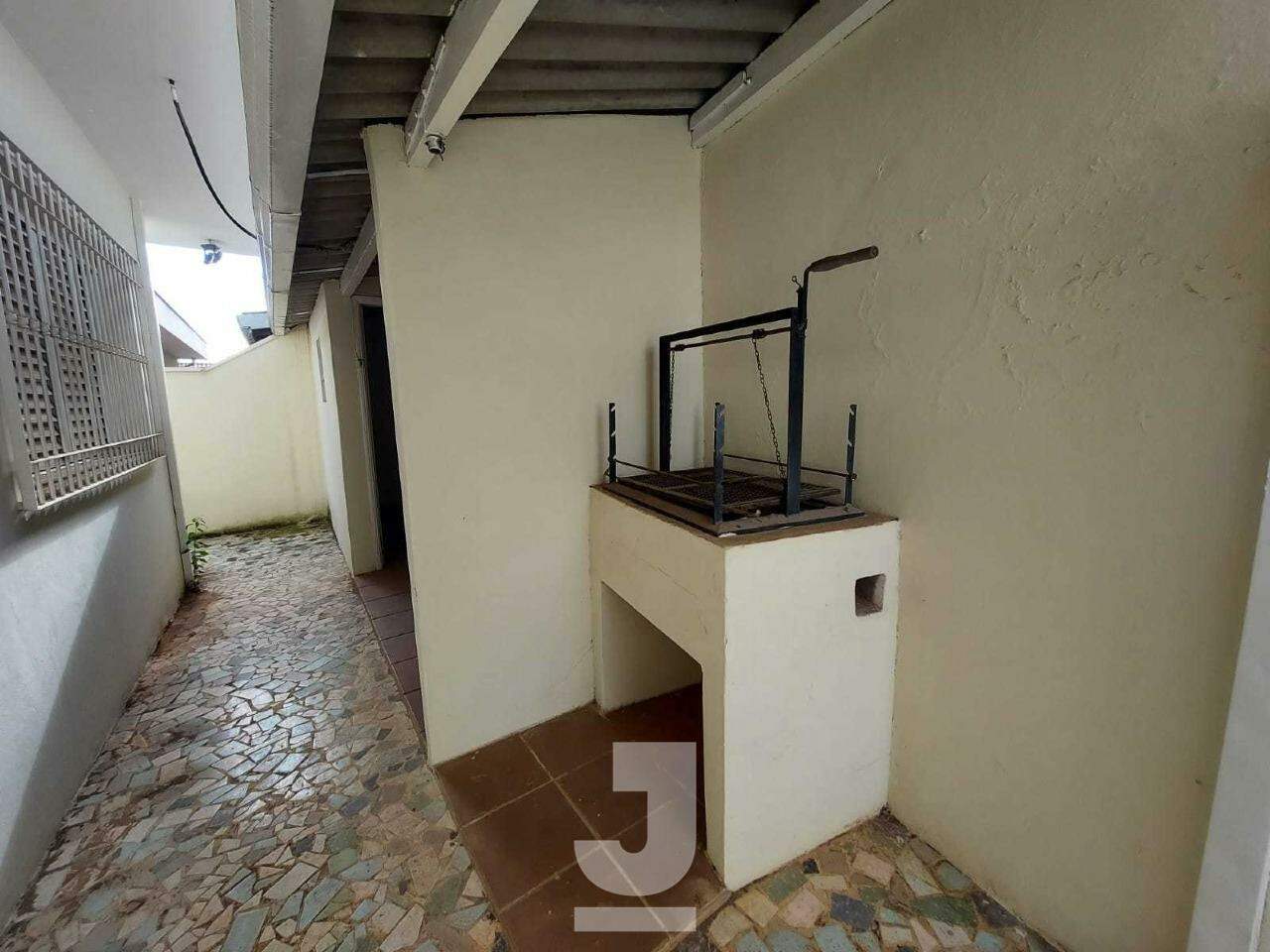 Casa à venda com 4 quartos, 258m² - Foto 2