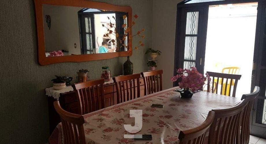 Casa à venda com 3 quartos, 210m² - Foto 3