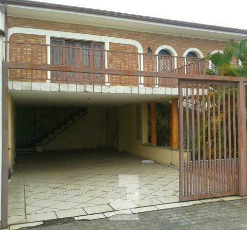 Casa à venda com 4 quartos, 450m² - Foto 1