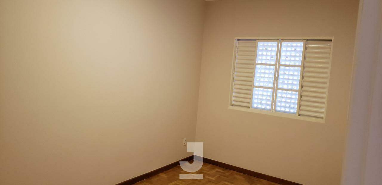 Casa à venda com 3 quartos, 241m² - Foto 8