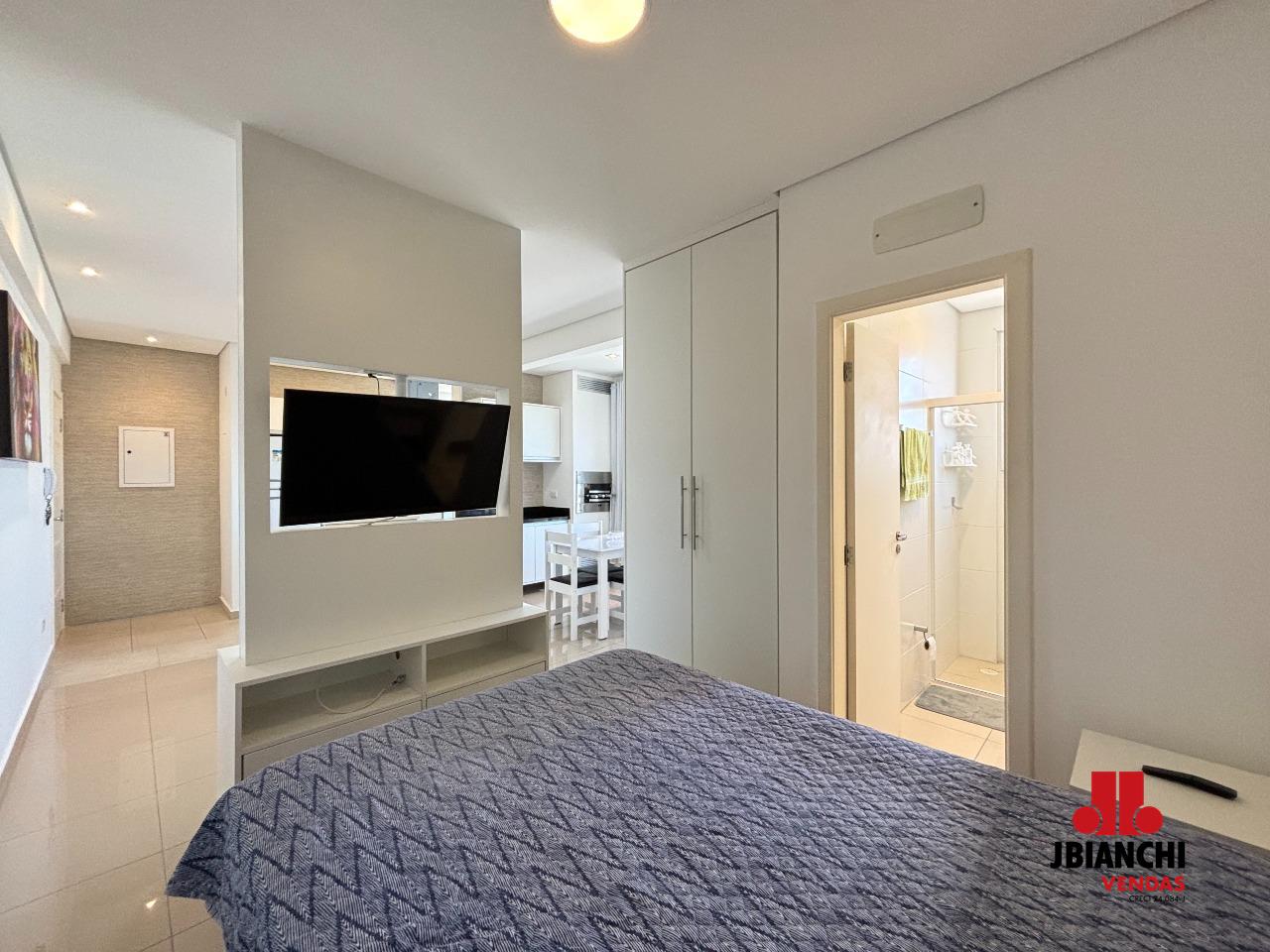 Apartamento para aluguel no Loteamento Mogilar: Quarto c/ cama e planejados