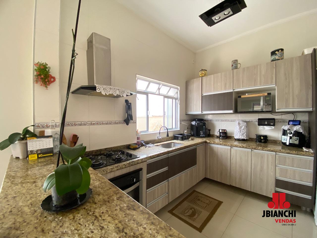 Sobrado à venda no Residencial Colinas: 