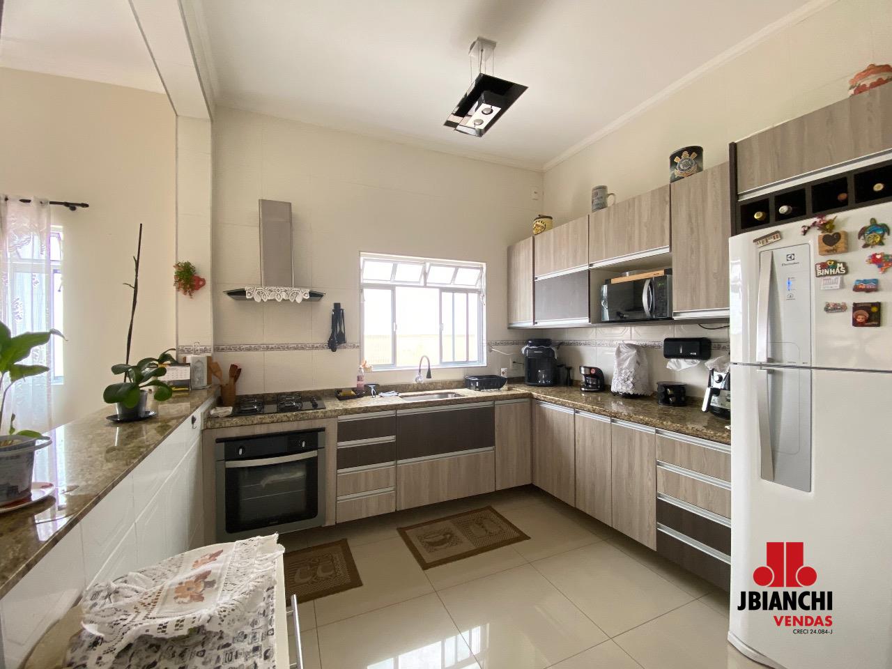 Sobrado à venda no Residencial Colinas: 