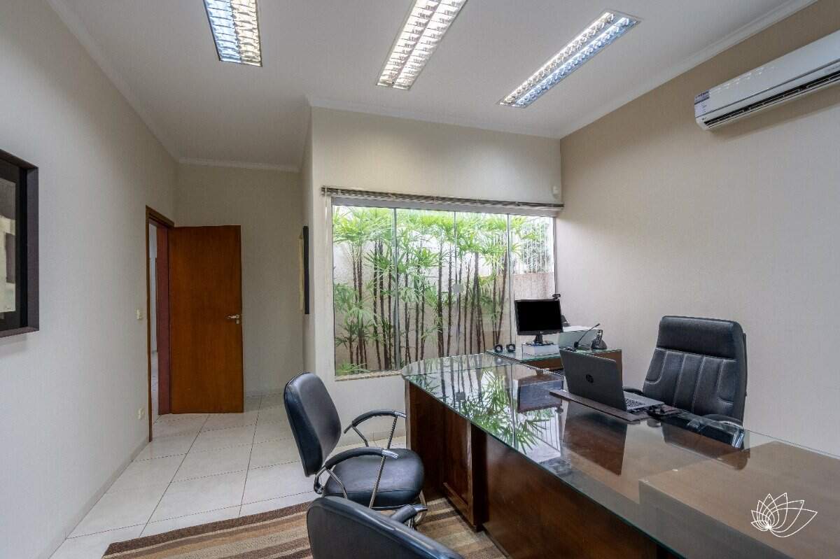 Prédio Comercial à venda no Centro: 