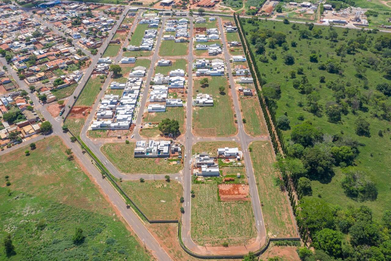 Terreno em Condomínio à venda no Costa Leste Loteamento Fechado: 