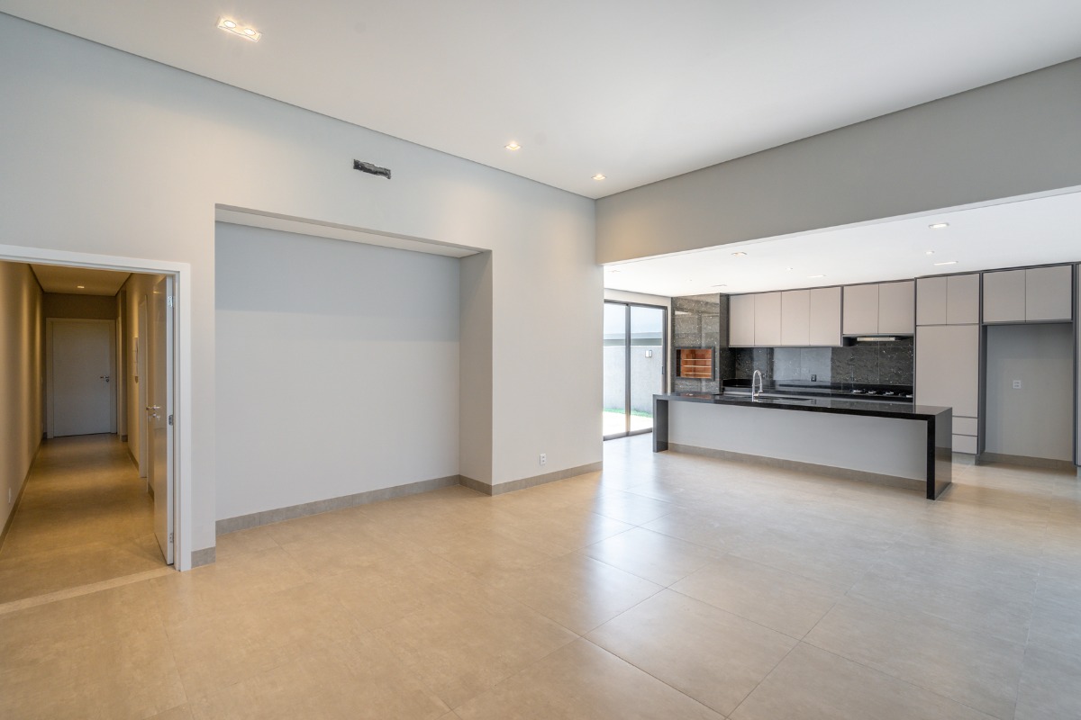 Casa em Condomínio à venda no Village do Lago: 