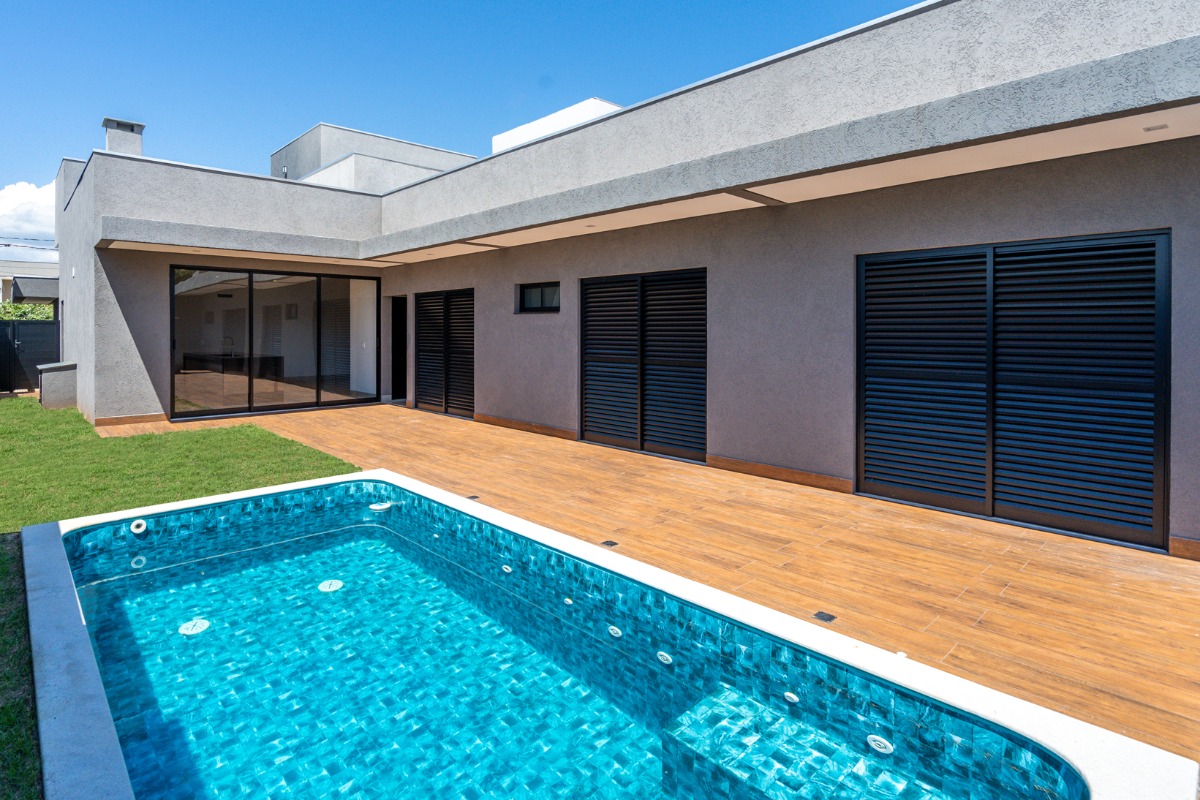 Casa em Condomínio à venda no Village do Lago: 