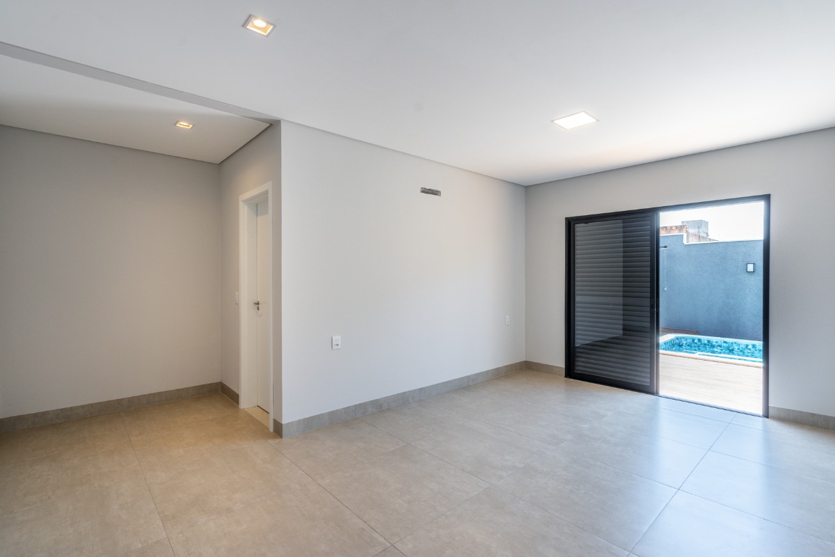 Casa em Condomínio à venda no Village do Lago: 