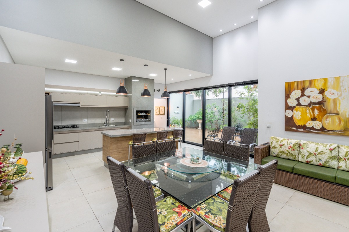 Casa em Condomínio à venda no Village do Lago: 