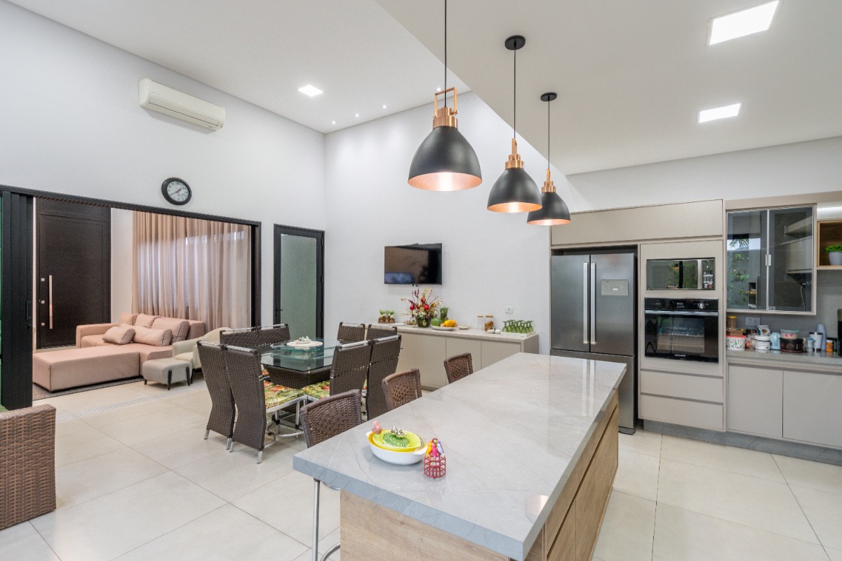 Casa em Condomínio à venda no Village do Lago: 