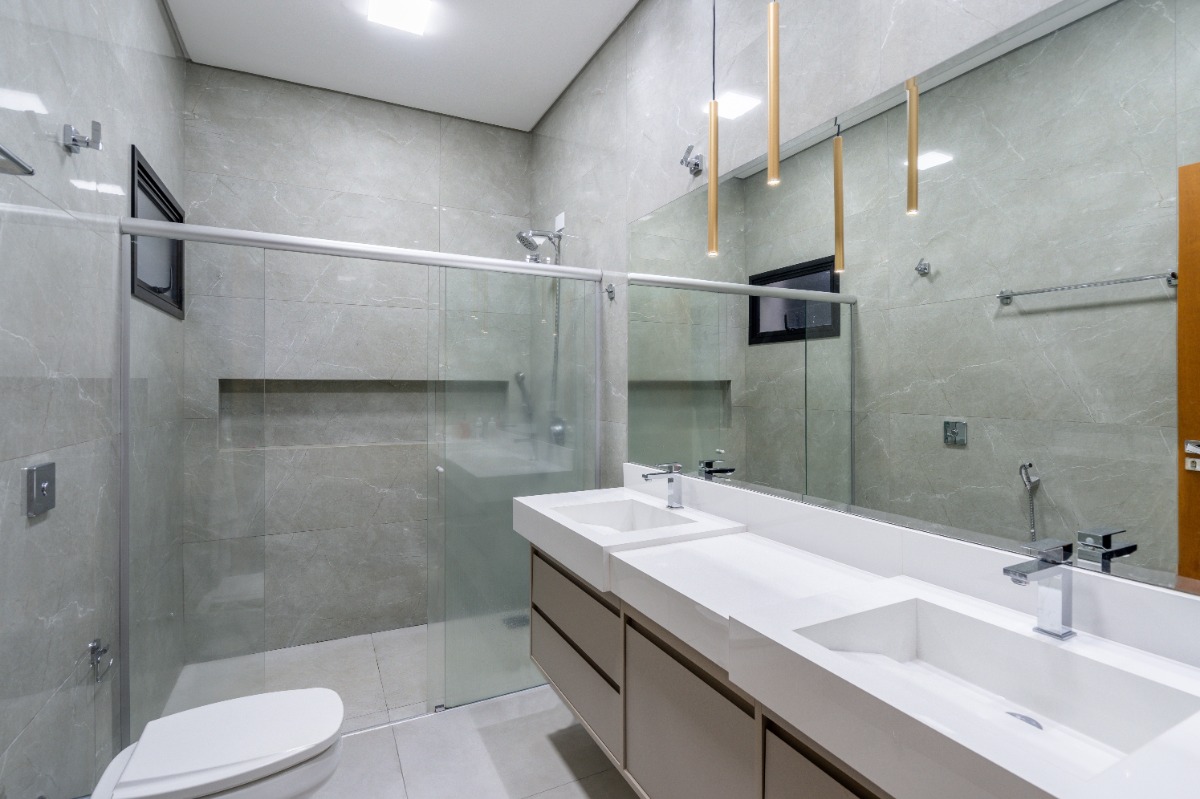 Casa em Condomínio à venda no Village do Lago: 