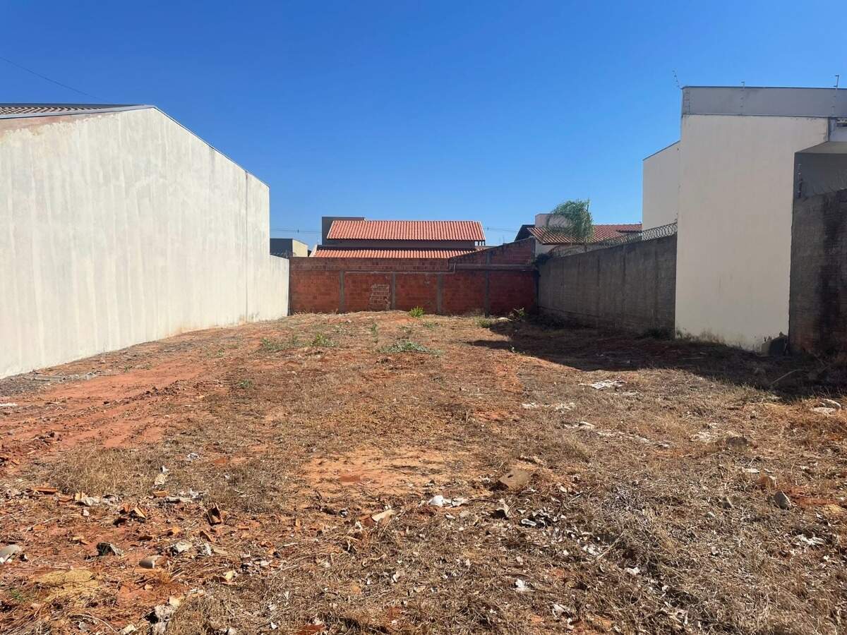 Terreno à venda no Jardim dos Ipes: