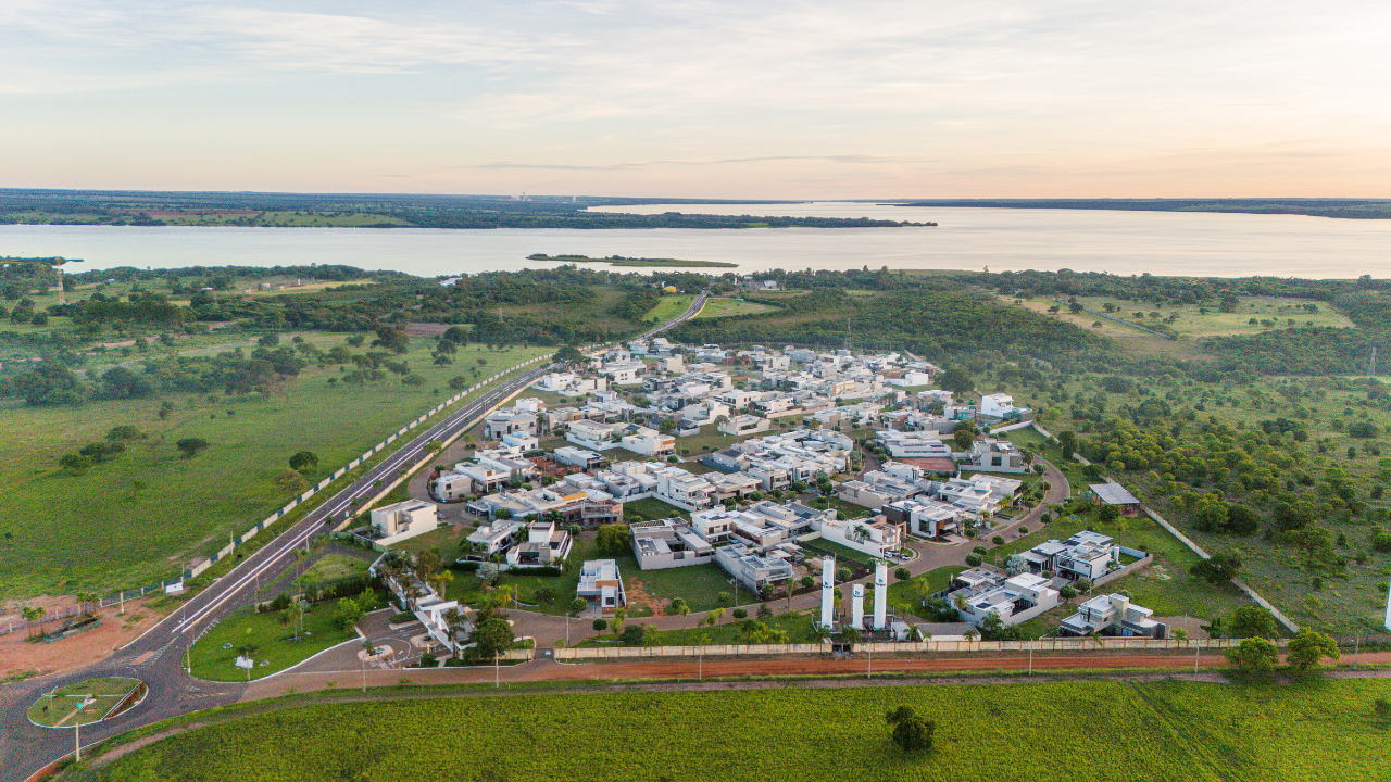 Terreno em Condomínio à venda no Village do Lago: 