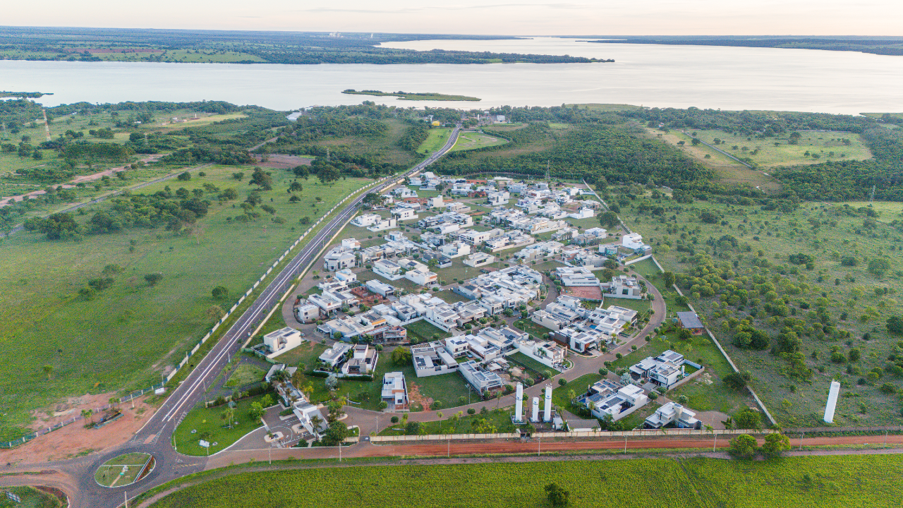 Terreno em Condomínio à venda no Village do Lago: