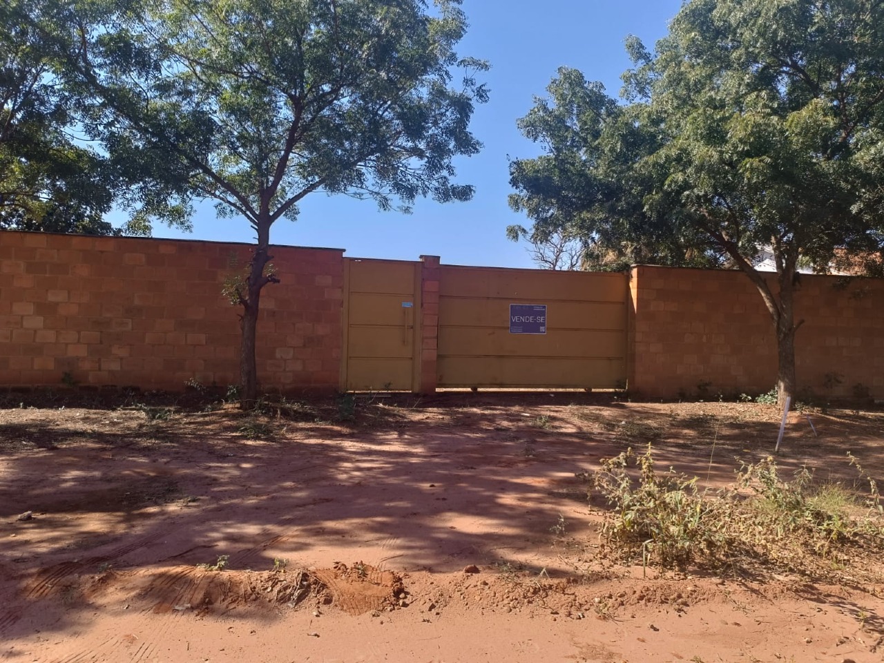 Terreno à venda no Parque das Mangueiras: 