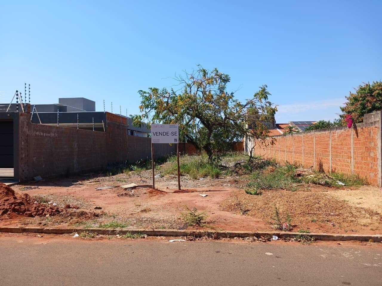 Terreno à venda no Jardim dos Ipes: 