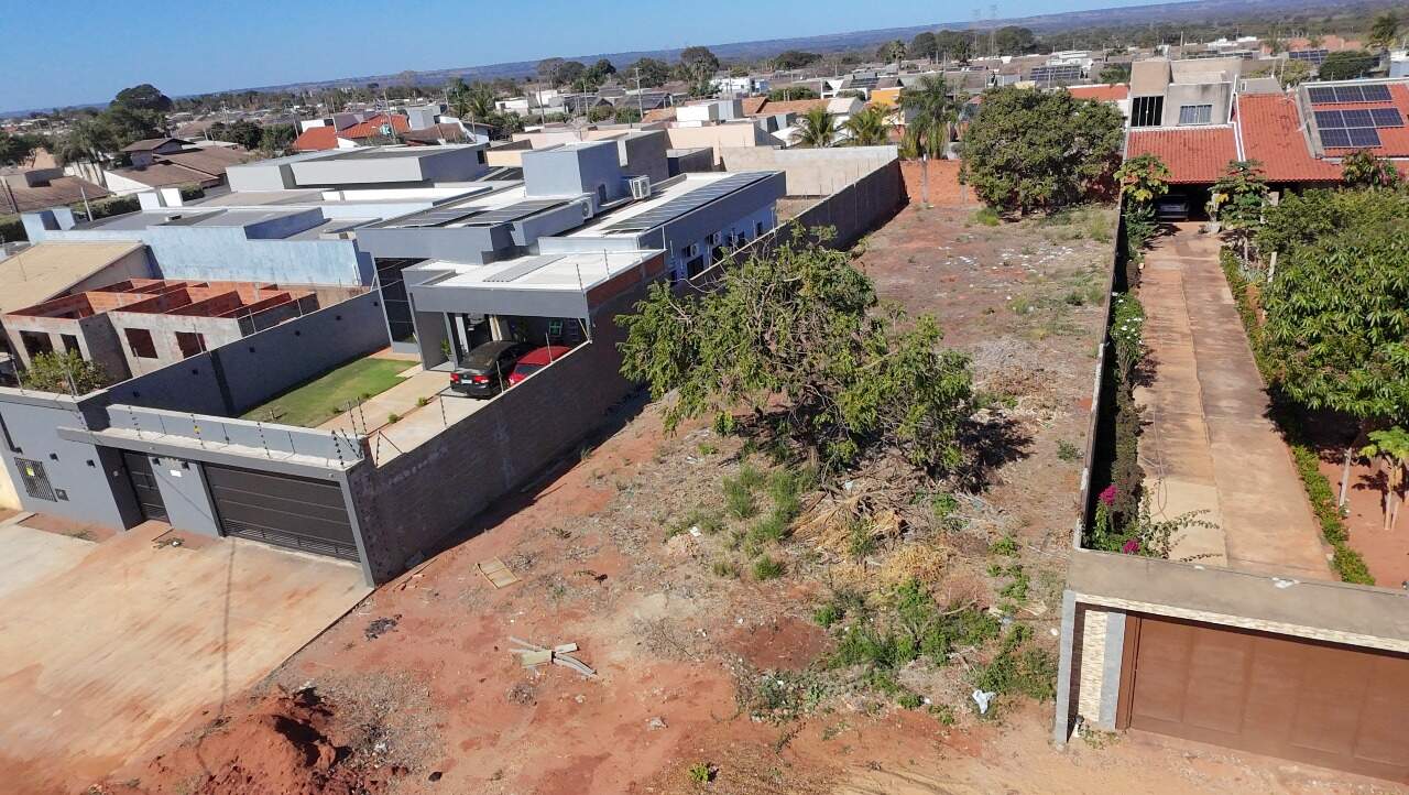 Terreno à venda no Jardim dos Ipes: 