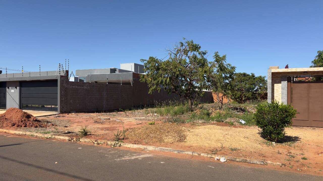 Terreno à venda no Jardim dos Ipes: 