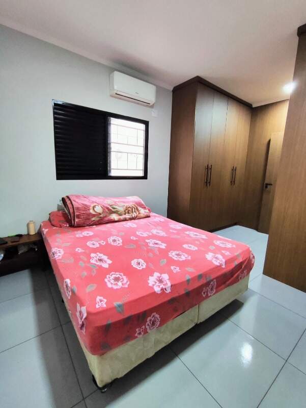 Casa à venda no Jardim dos Ipes: