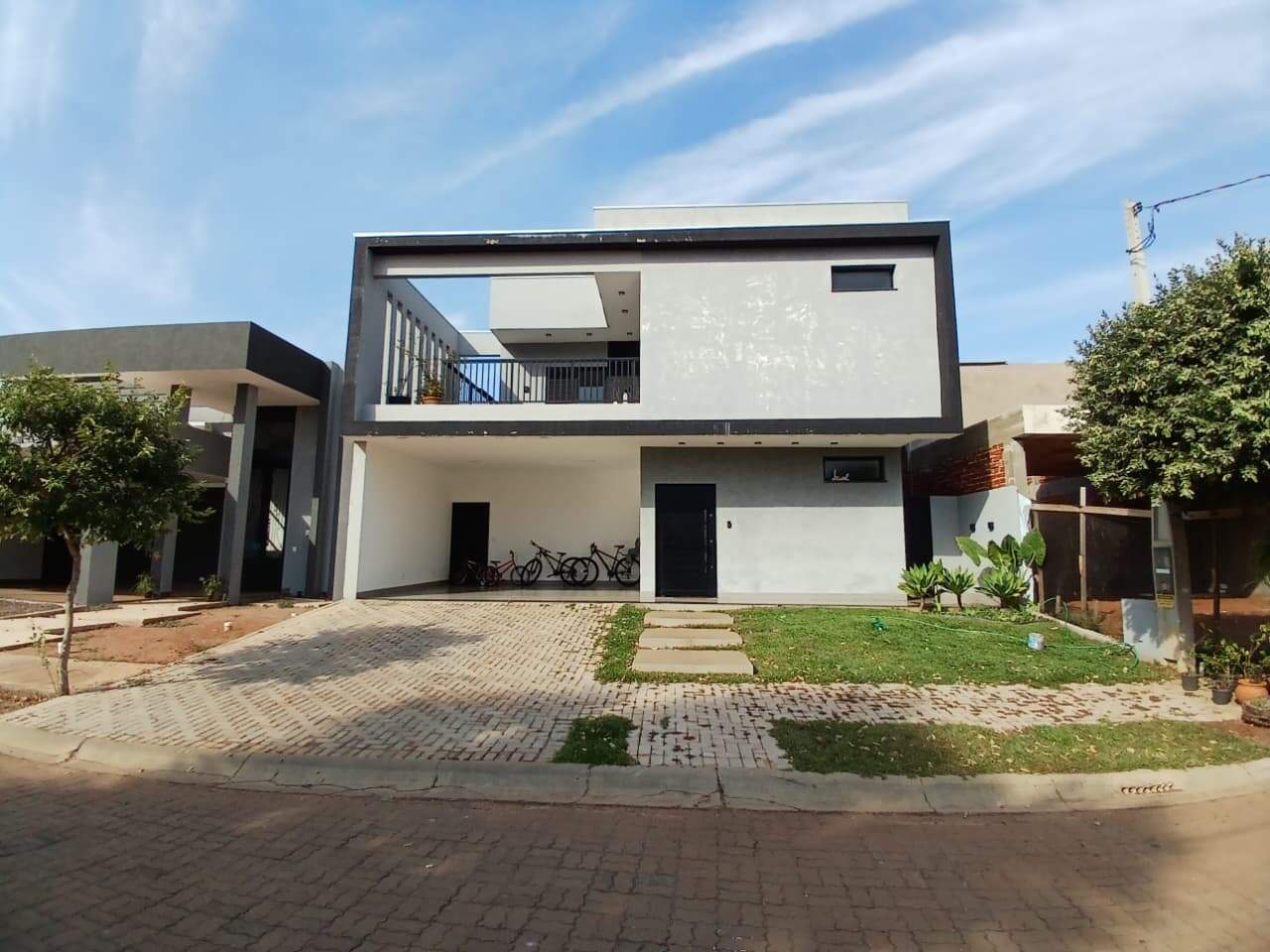 Casa em Condomínio à venda no Village do Lago: 