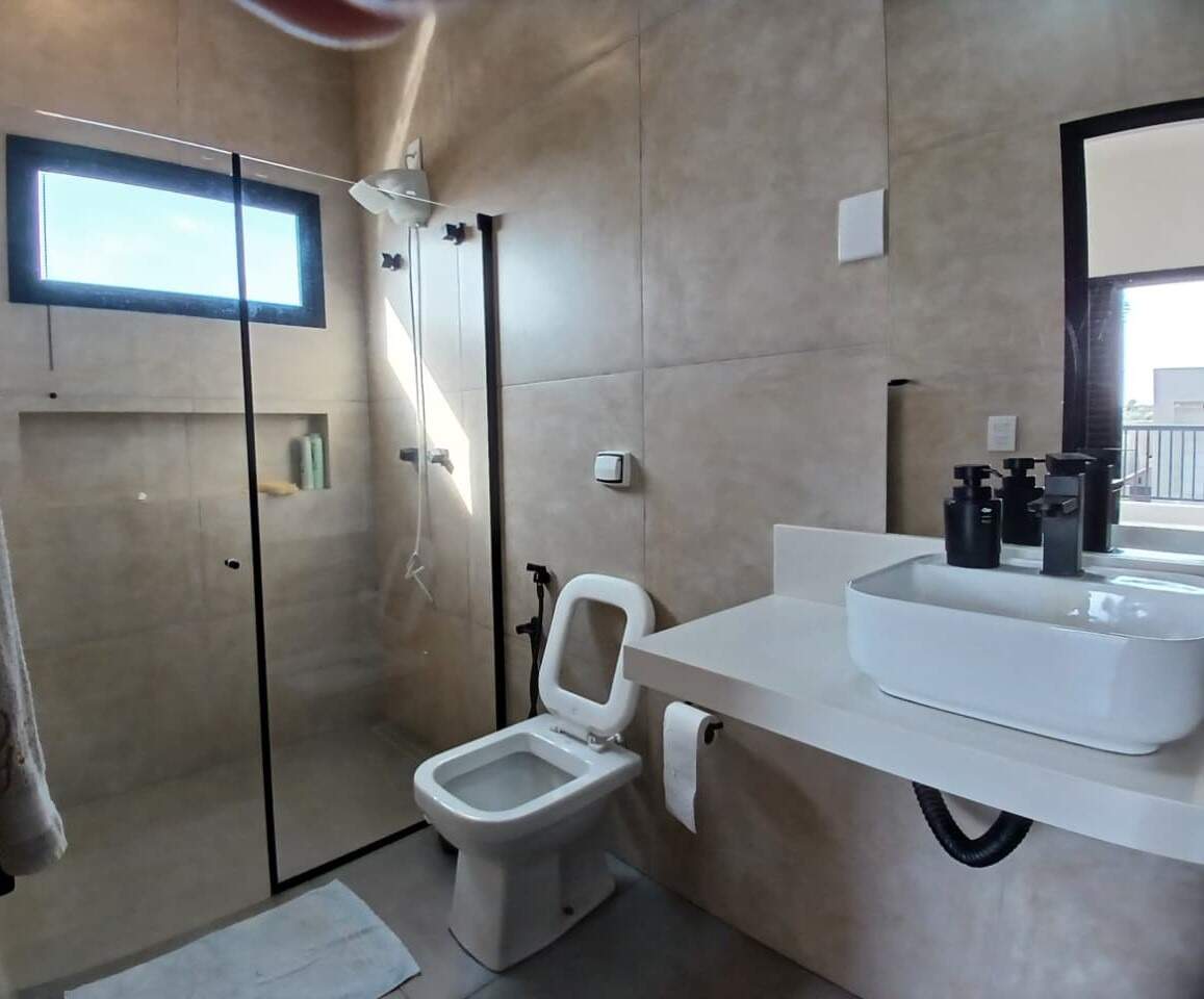 Casa em Condomínio à venda no Village do Lago: