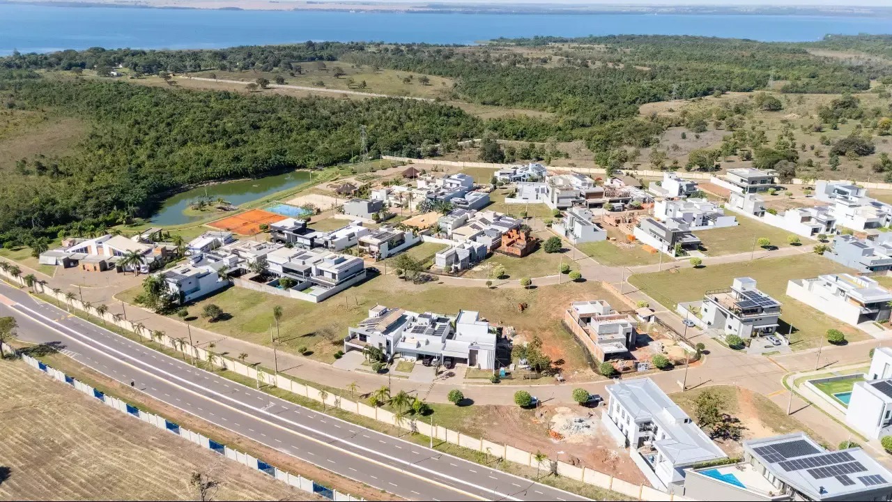 Terreno em Condomínio à venda no Village do Lago: 
