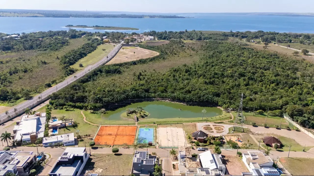 Terreno em Condomínio à venda no Village do Lago: 