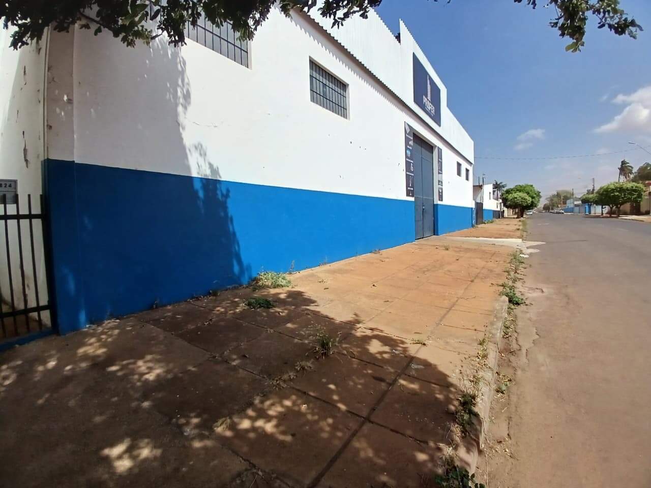 Prédio Comercial à venda no Colinos: 