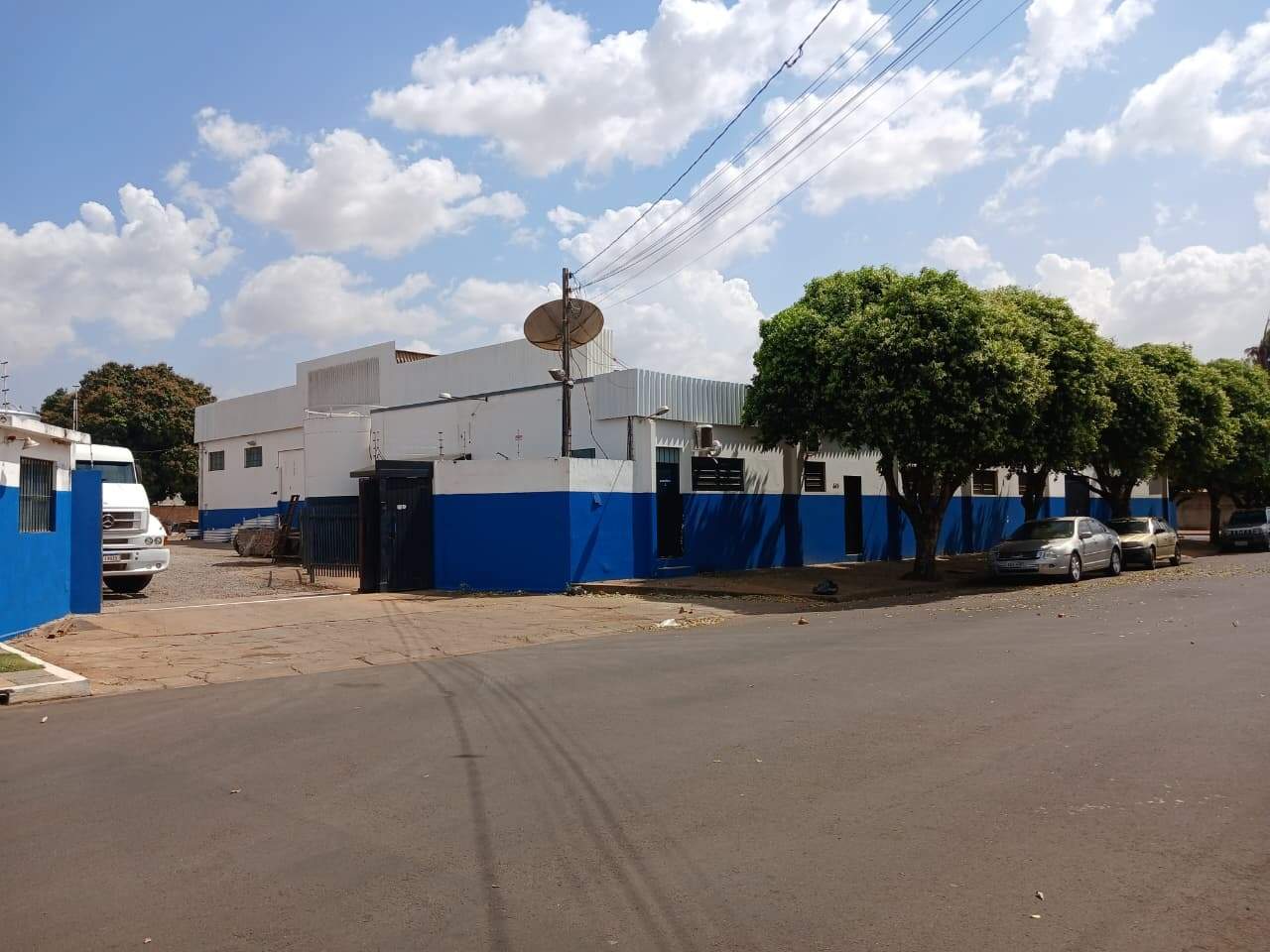 Prédio Comercial à venda no Colinos: 