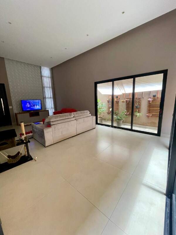 Casa em Condomínio à venda no Village do Lago: 