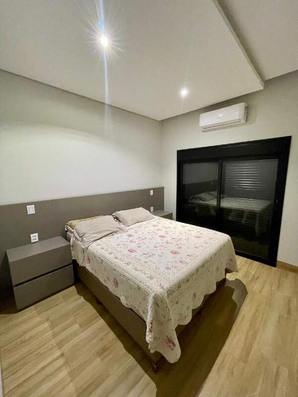 Casa em Condomínio à venda no Village do Lago: 