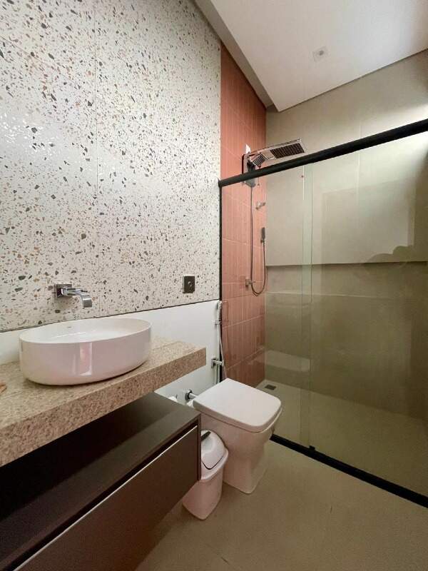 Casa em Condomínio à venda no Village do Lago: 