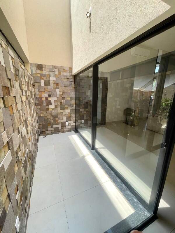 Casa em Condomínio à venda no Village do Lago: 