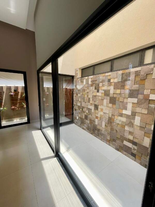 Casa em Condomínio à venda no Village do Lago: 