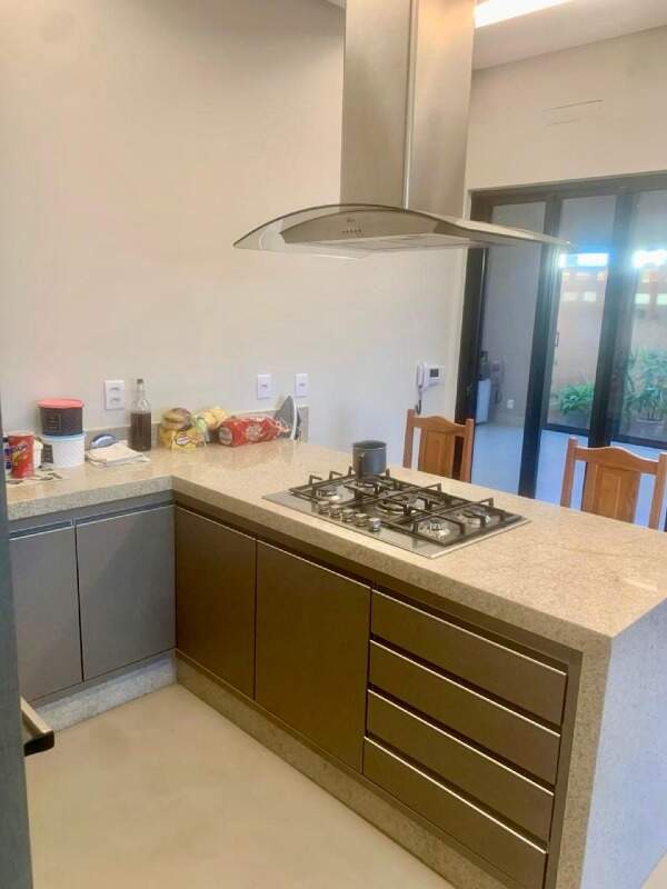 Casa em Condomínio à venda no Village do Lago: 