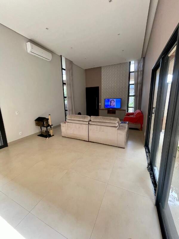 Casa em Condomínio à venda no Village do Lago: 