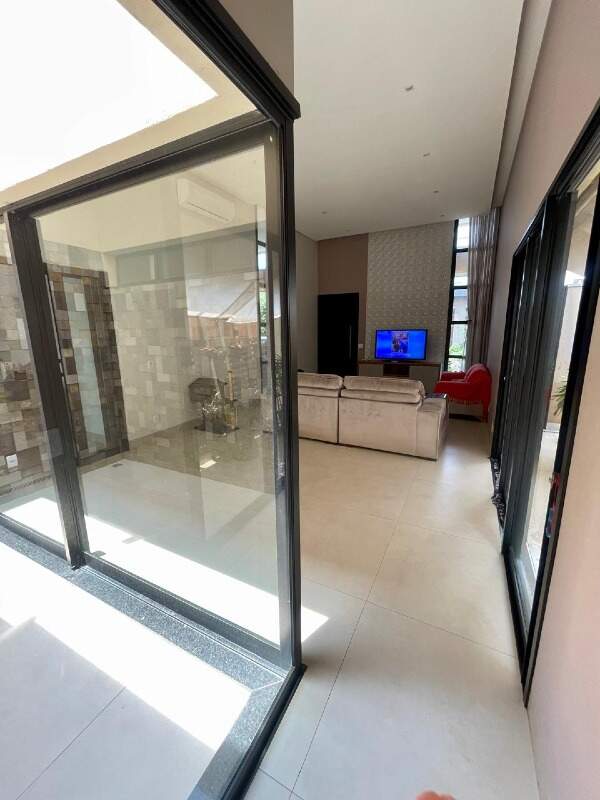 Casa em Condomínio à venda no Village do Lago: 