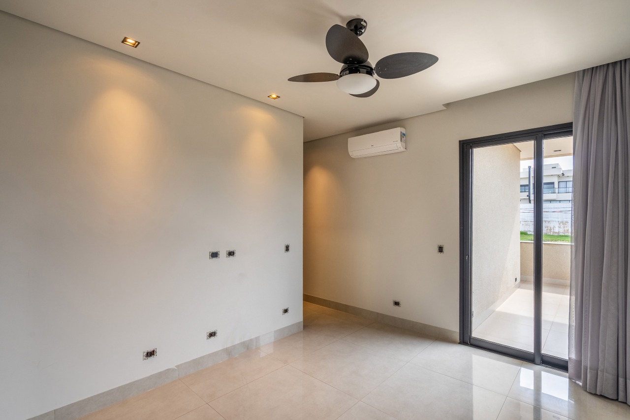 Casa em Condomínio à venda no Village do Lago: 