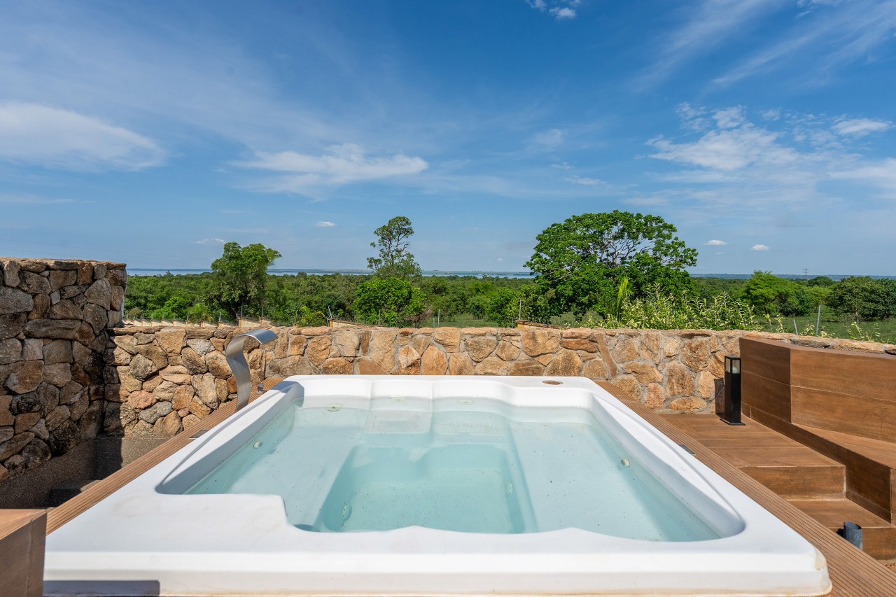 Casa em Condomínio à venda no Village do Lago: 
