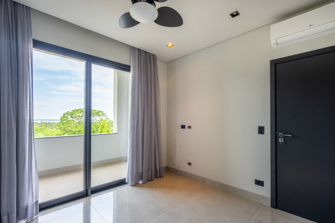 Casa em Condomínio à venda no Village do Lago: 