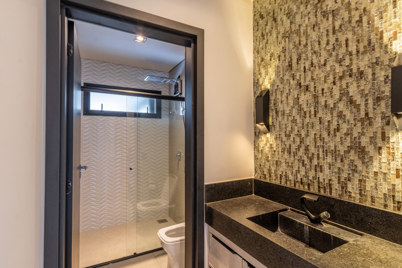 Casa em Condomínio à venda no Village do Lago: 