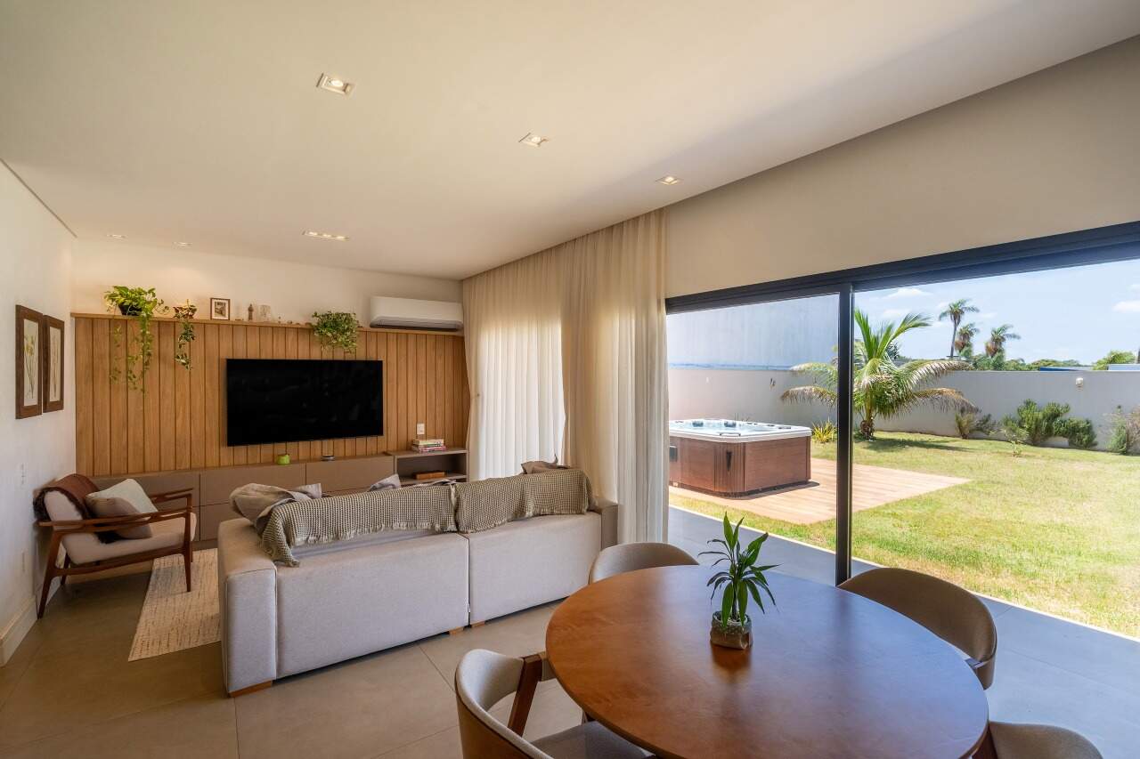 Casa em Condomínio à venda no Village do Lago: