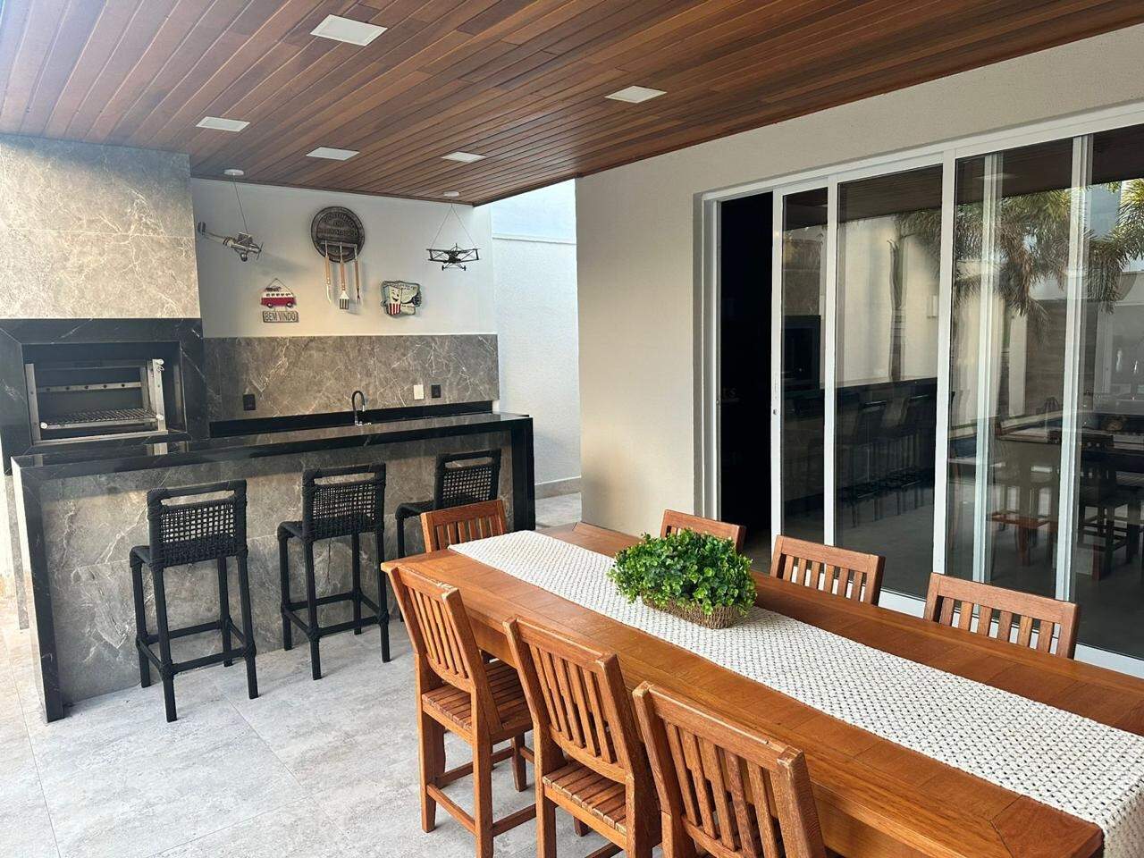 Casa em Condomínio à venda no Village do Lago: 